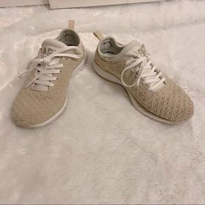 APL Techloom Phantom beige neutral sneakers 6 parchment cream